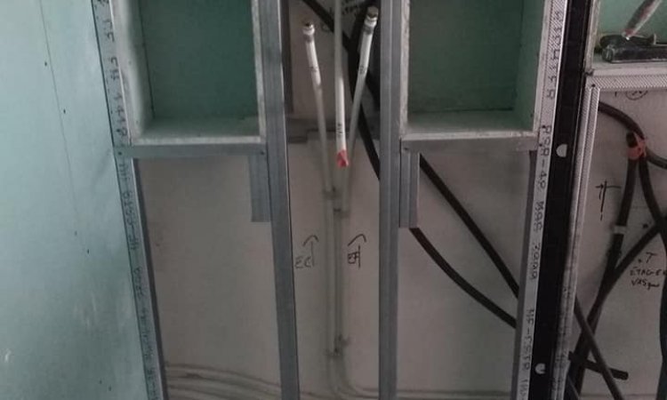 Création de deux niches dans une douche aux Arcs